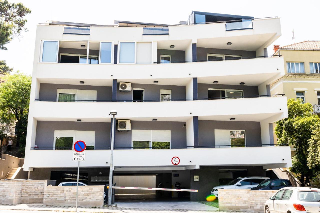 Sunny Side Apartament *